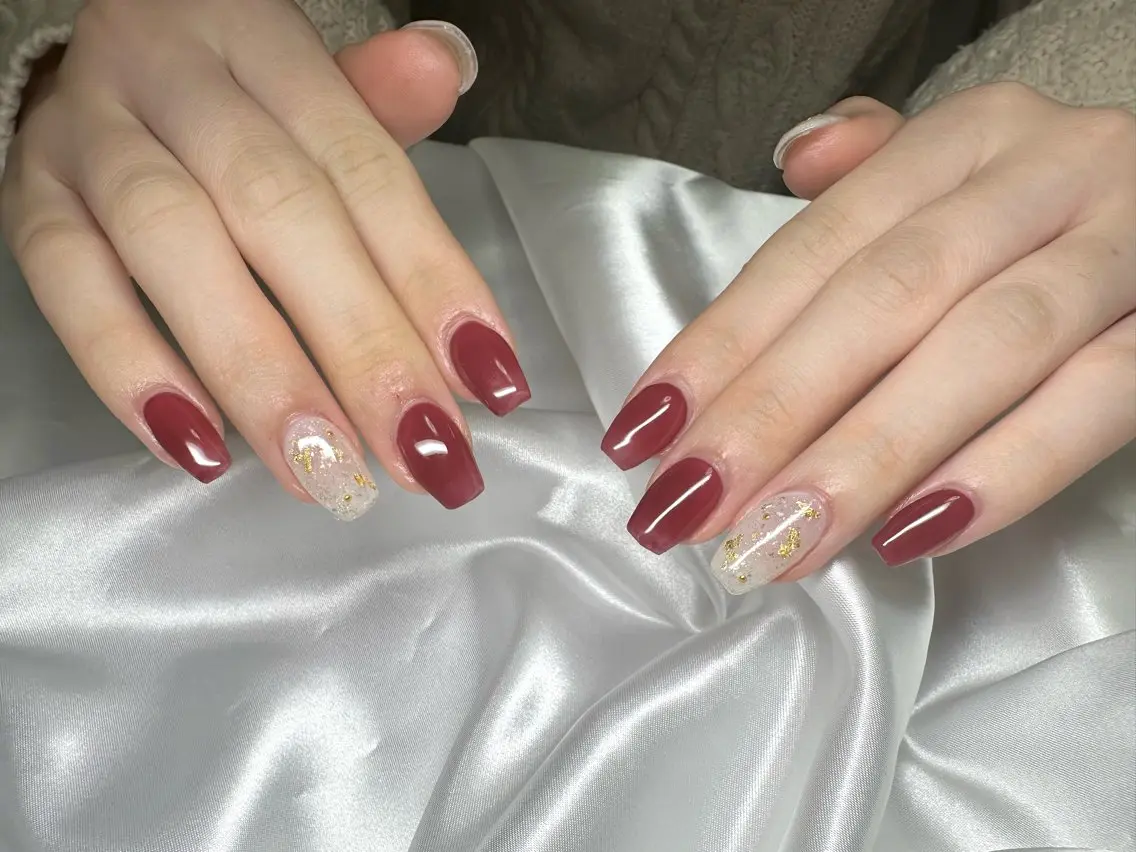 ネイル ボルドー ラメ(グリッター) ホワイト nu NANAのネイルデザイン