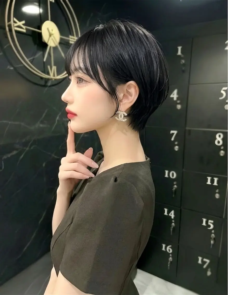 ショート カラー カット ヘアカラー トリートメント レイヤー/髪質改善 縮毛/ハッシュカットのヘアスタイル