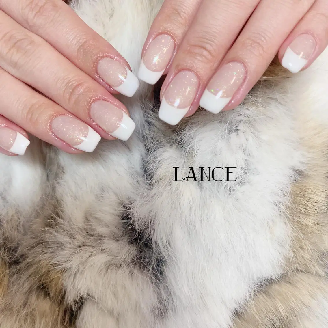 ミディアム ネイル オーロラネイル フレンチネイル ワンホンネイル 冬ネイル ハンドネイル Lance nailのネイルデザイン