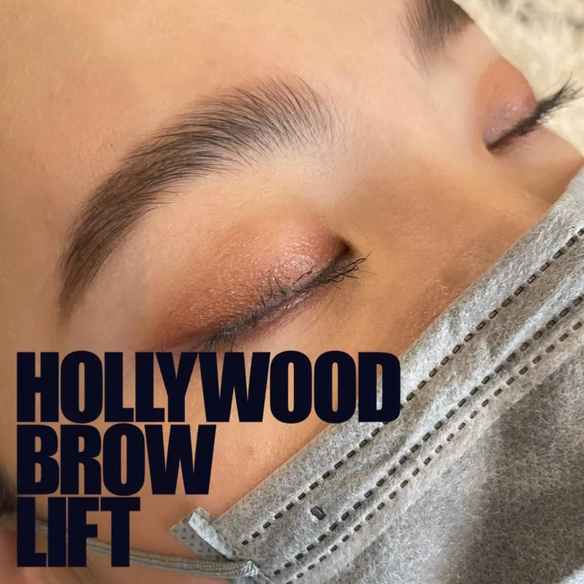 アイブロウ ハリウッドブロウリフト beautyroom Naturaのネイルデザイン