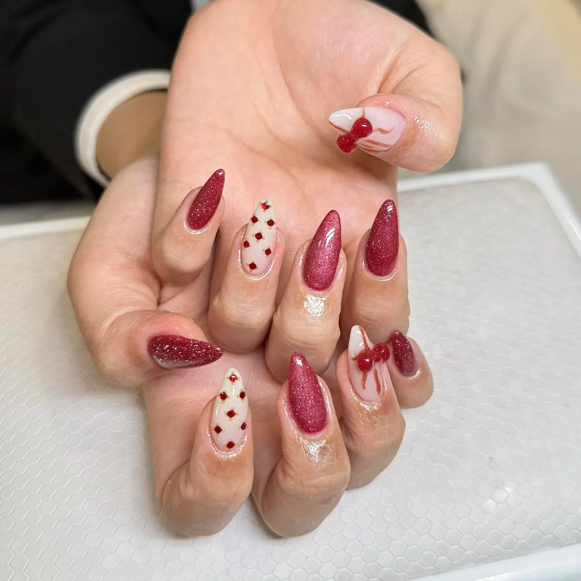 ネイル ボルドー ブラウン チークネイル ドット フットネイル ハンドネイル ハンドケア VAN NAIL SALON海老名店のネイルデザイン