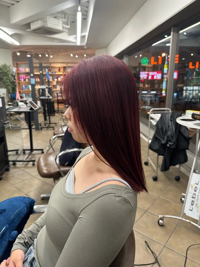 ミディアム カラー ブリーチ ピンクカラー レッドカラー 岡山 紗里奈のヘアスタイル
