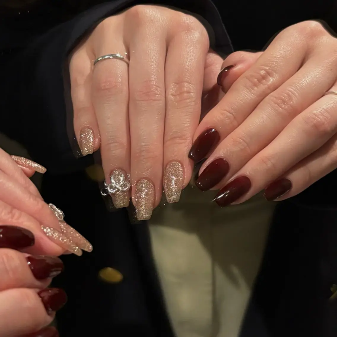 ネイル ボルドー フラッシュネイル ゴールド ラメ(グリッター) シンプルネイル Aria nail 💅のネイルデザイン
