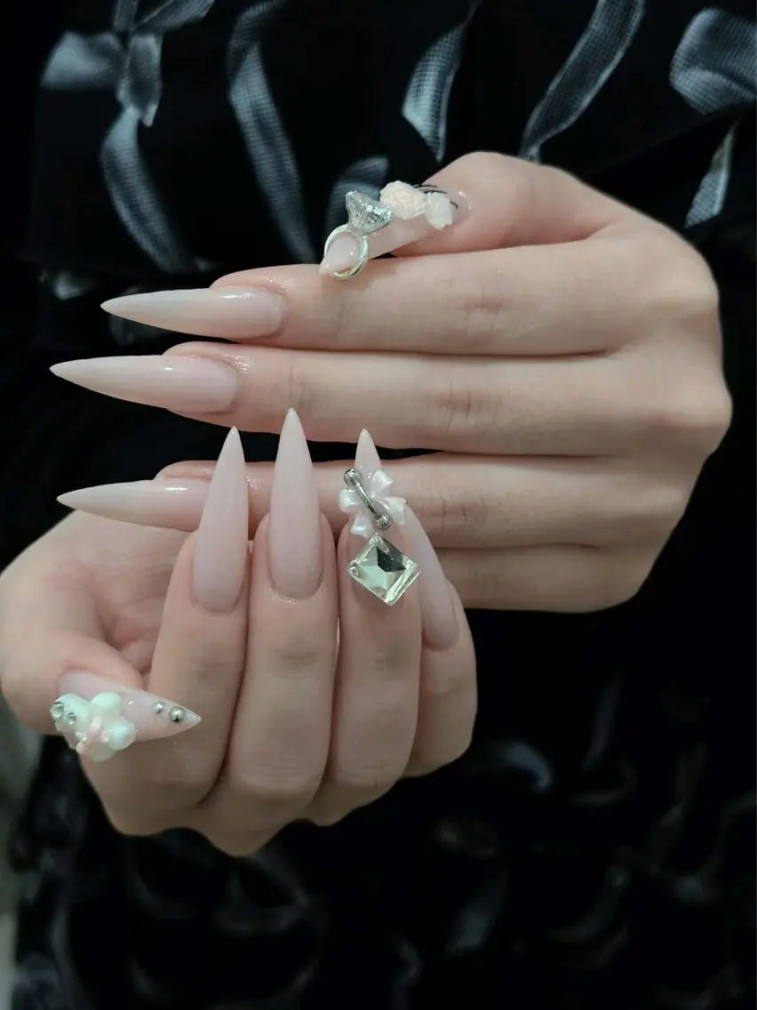ネイル チークネイル ドット フレンチネイル グラデーション ハート ハンドネイル Julli NailStudioのネイルデザイン