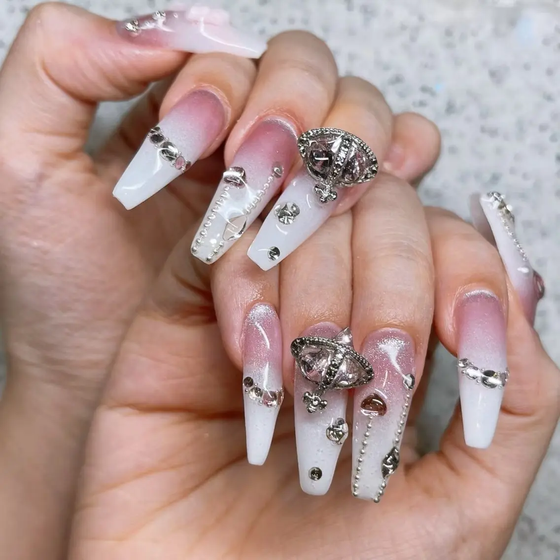 ネイル ハンドネイル Queens マオのネイルデザイン
