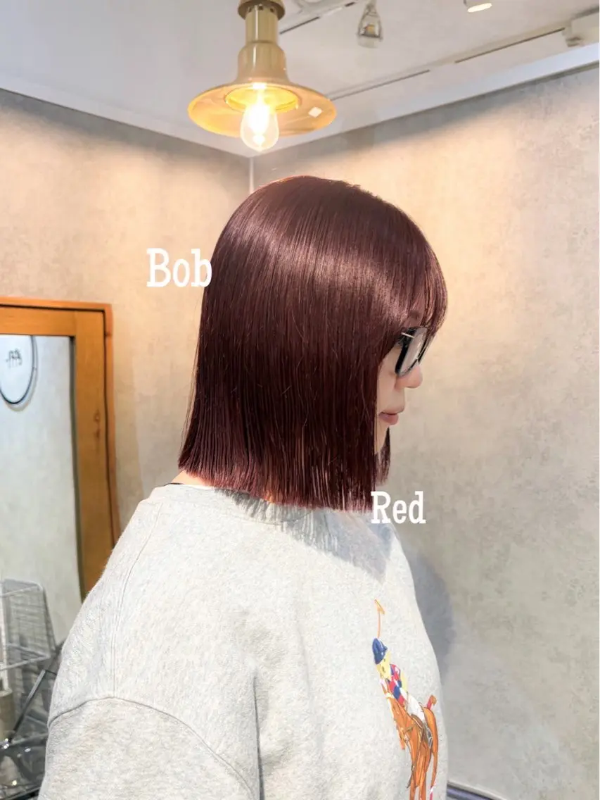 ミディアム カラー 切りっぱなしボブ ブリーチ ボルドーカラー ブラウンカラー ブリーチなしカラー ヘアカラー トリートメント 暖色カラー/パラッと Bob/モエのヘアスタイル