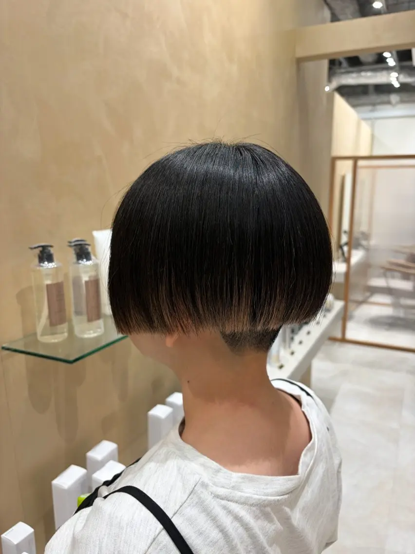 ショート 縮毛矯正 カット 縮毛矯正 トリートメント 🫧艶髪ボブ🫧 チカのヘアスタイル