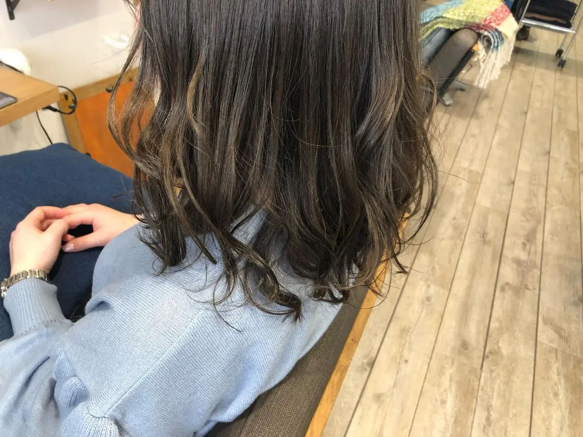 ミディアム カラー ヘアアレンジ アッシュ 新宿/顔周りカット +レイヤー=しずく♩のヘアスタイル