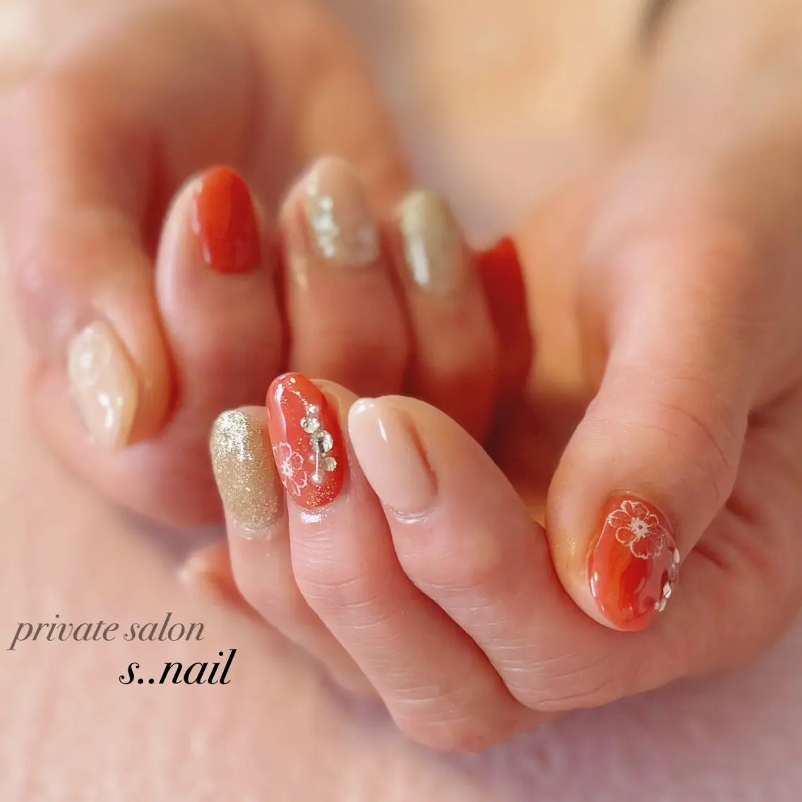 ネイル フラワーネイル オレンジ 赤色 ハンドネイル フットネイル s..nail / MORITAのネイルデザイン