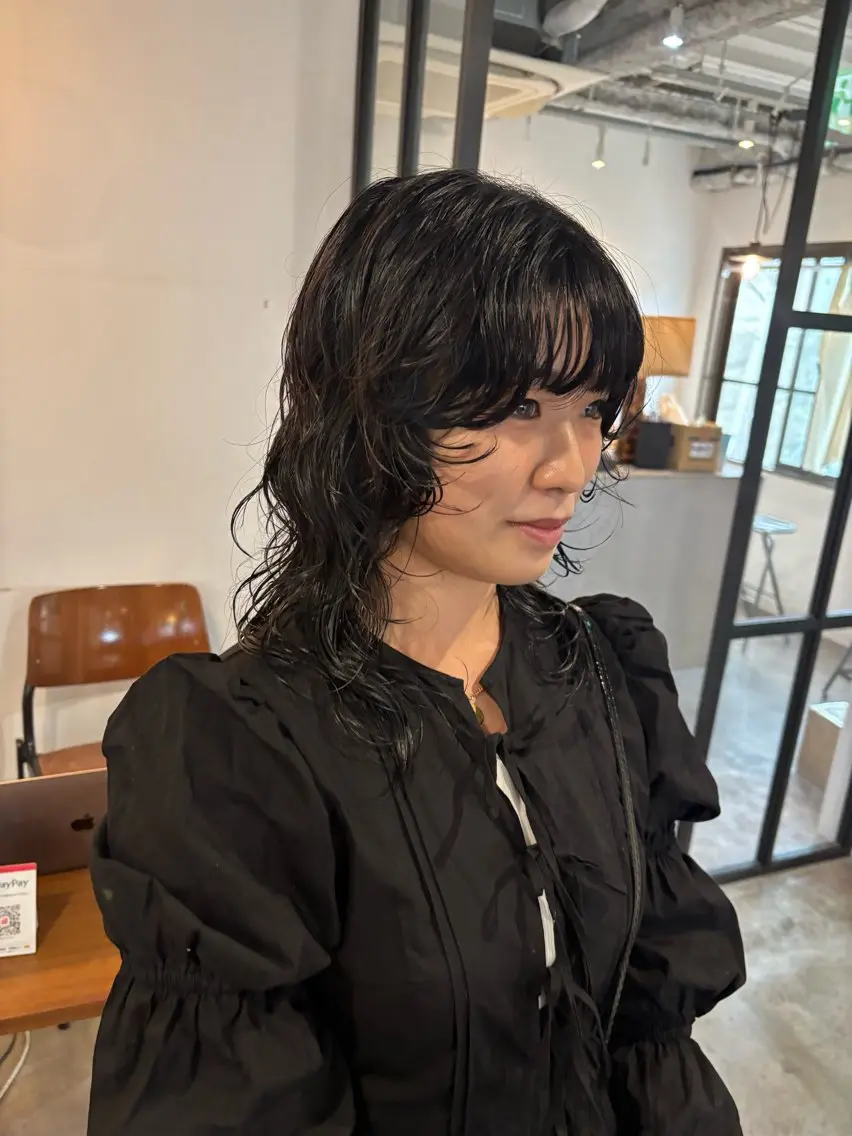 ミディアム パーマ ミディアムパーマ レイヤーカット カット ヘアカラー パーマ 縮毛矯正 トリートメント Takuma Suzuki中目黒のヘアスタイル