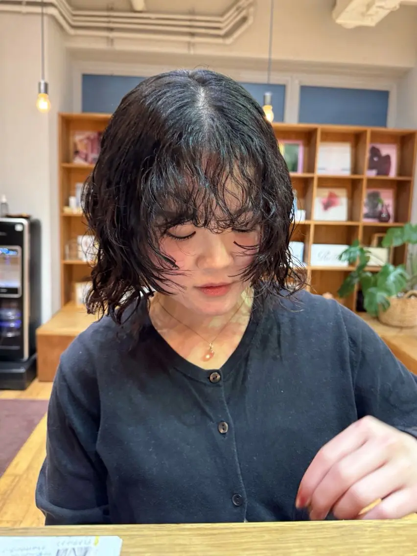 ショート パーマ 顔周りカット カット パーマ 大橋 芽衣のヘアスタイル