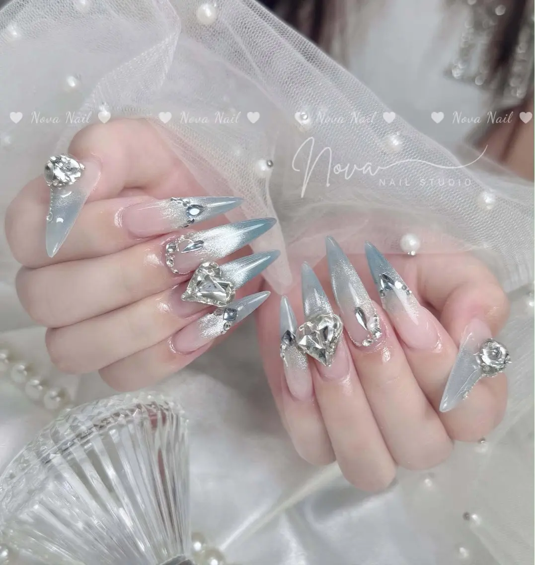ネイル アートネイル ジェルネイル 韓国ネイル ニュアンスネイル ハンドネイル Luna Nail.Novaのネイルデザイン