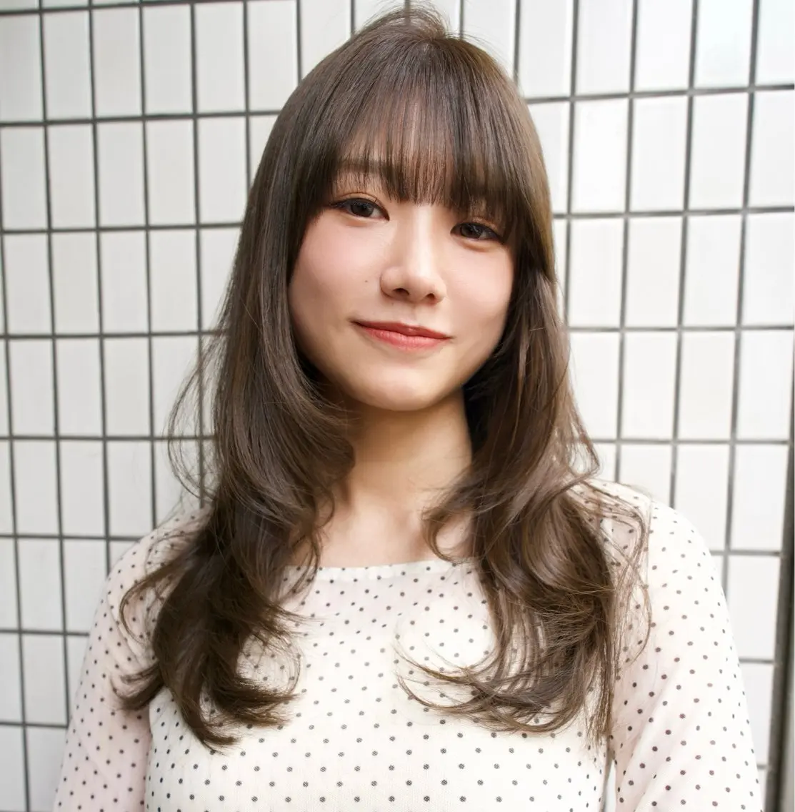 セミロング カラー ベージュカラー 透明感カラー オリーブベージュ レイヤーカット カット ヘアカラー yoro /ミホのヘアスタイル