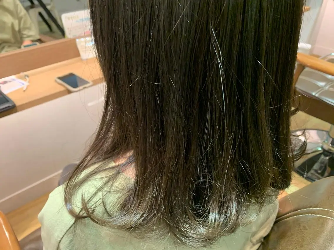 セミロング カラー グレージュ ヘアカラー トリートメント ツキダテ ユイのヘアスタイル