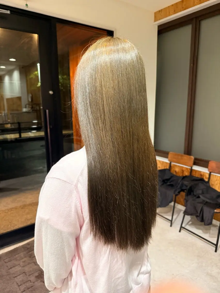 カラー ベージュカラー ブリーチ ダブルカラー ブリーチなしカラー オリーブベージュ ヘアカラー DECO HAIR 井上琴愛のヘアスタイル