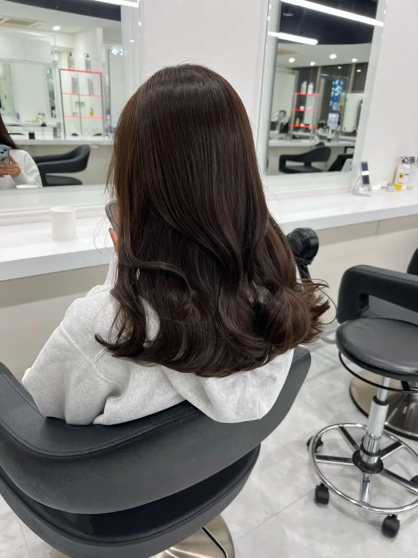 セミロング カラー 透明感カラー🫧 レイヤーカットのヘアスタイル