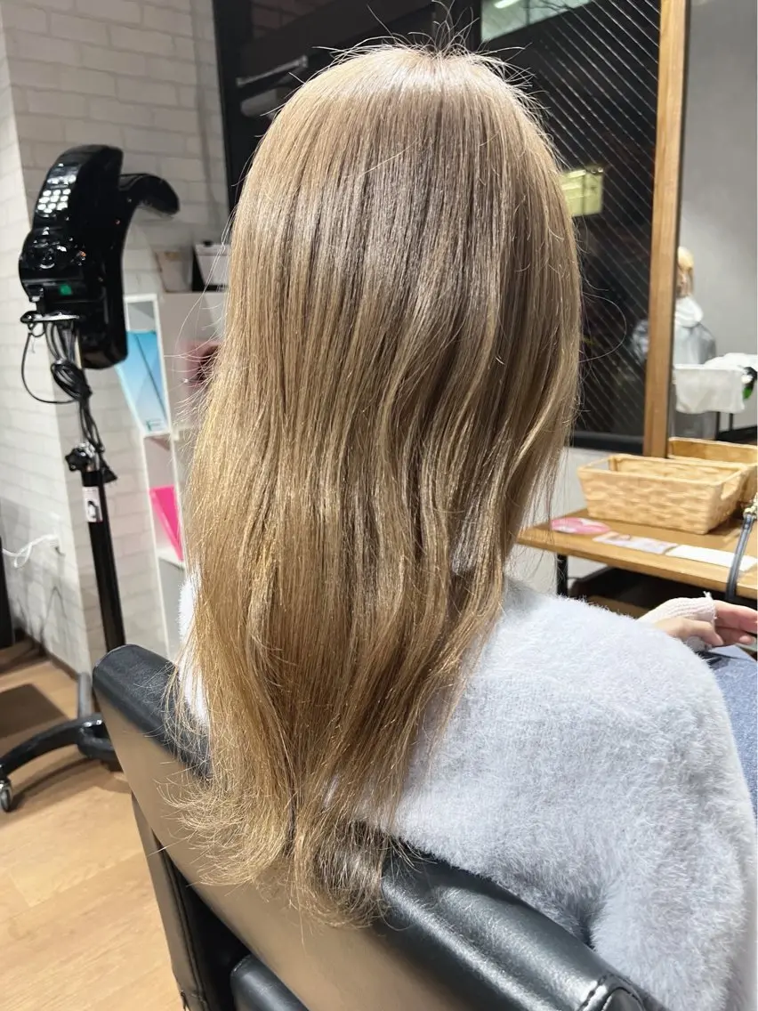 ロング カラー ベージュカラー ミルクティーベージュ カット ヘアカラー ✨ハイトーン カラー福岡拓也✨のヘアスタイル
