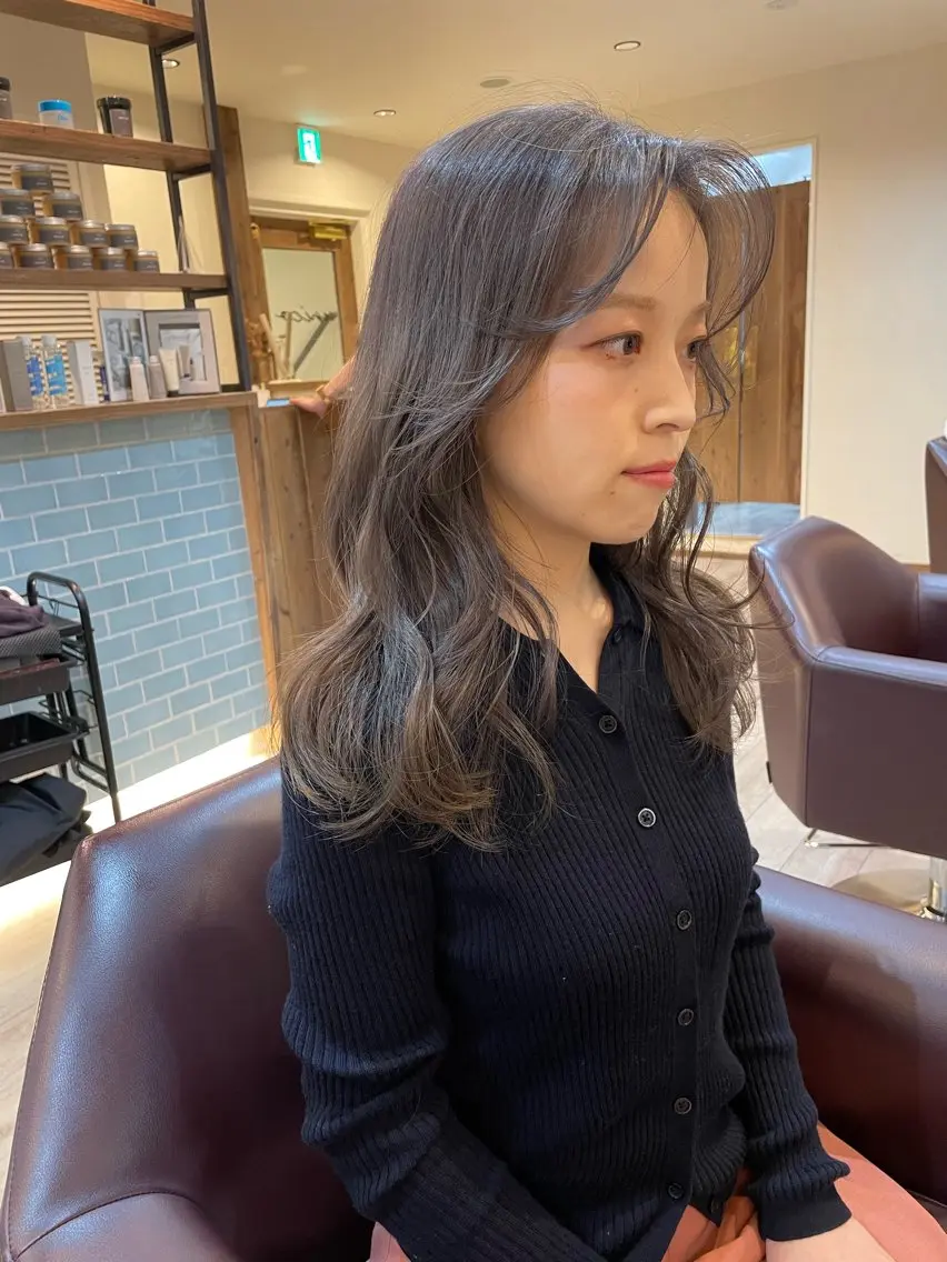 セミロング カラー 透明感カラー ラベンダーカラー ラベンダーグレー ヘアカラー 渋谷 留菜のヘアスタイル