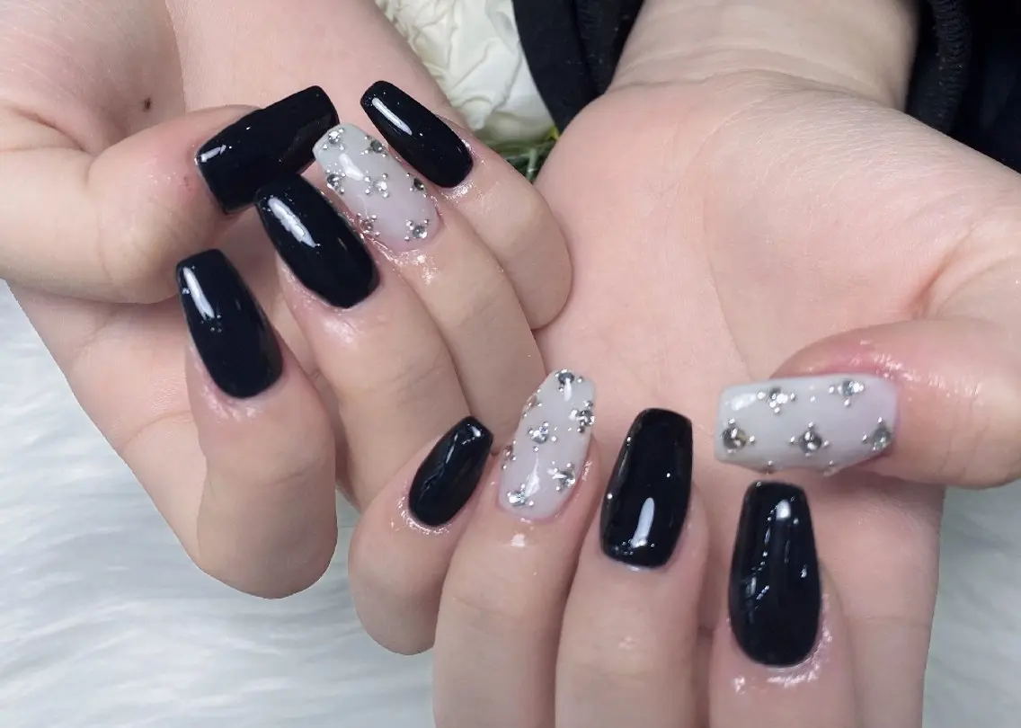 ネイル アートネイル フラワーネイル フットネイル ジェルネイル キラキラネイル ハンドネイル UM Nail Salonのネイルデザイン