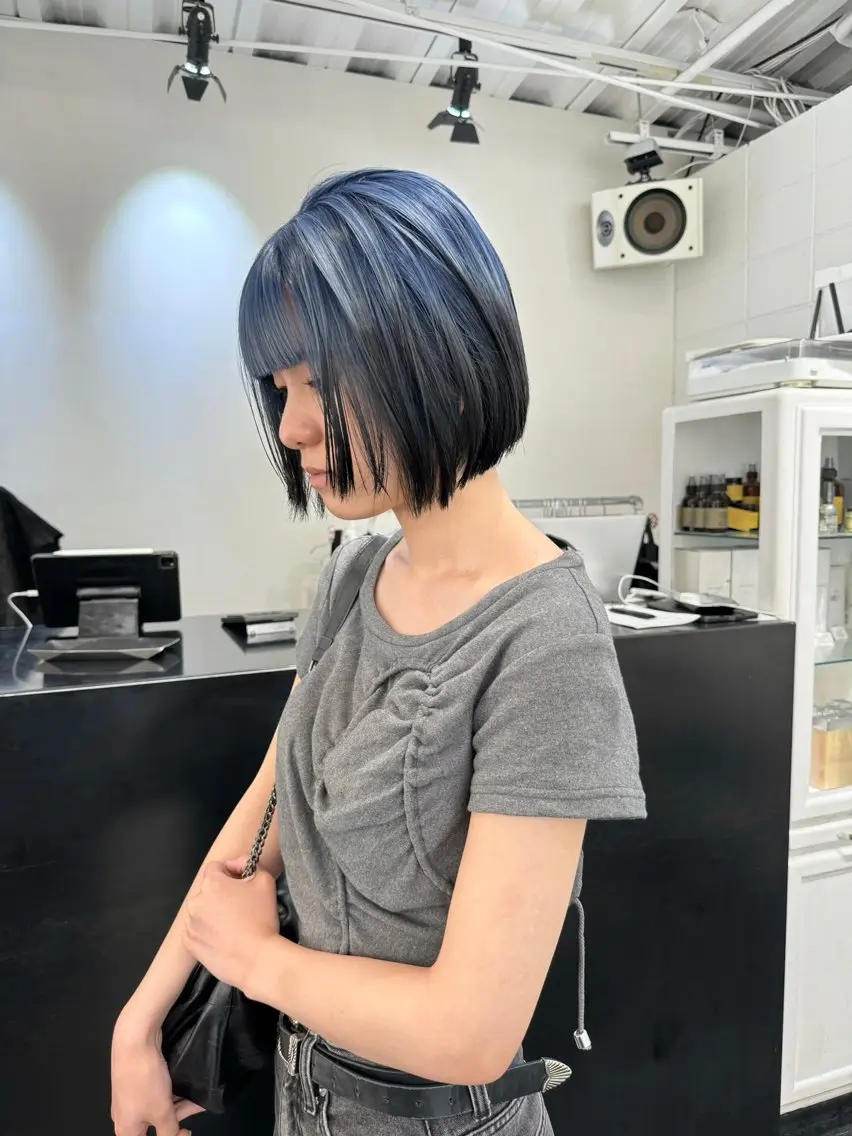 ミディアム カラー ヘアアレンジ 黒髪 ブリーチ ブルーカラー ブルーラベンダー グラデーションカラー カット ヘアカラー トリートメント 艶ハイトーン/ヘア アレンジAYAKAのヘアスタイル