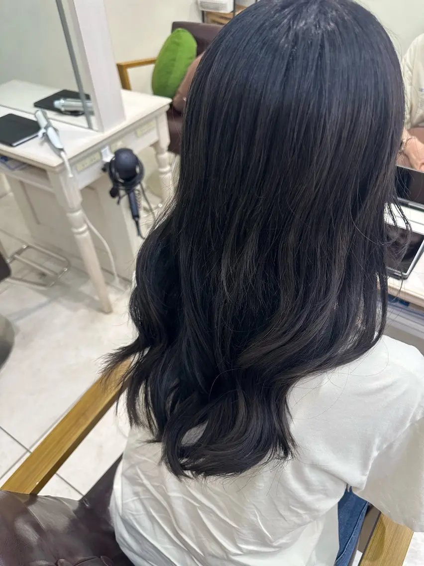 ロング カラー 黒髪 ブリーチ ブルーカラー ブルーブラック 艶髪／ブリーチ🌟 銀座/HARUKAのヘアスタイル