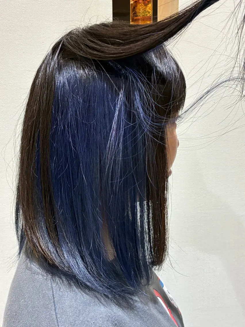 カラー ブリーチ ブルーカラー 今井 出海のヘアスタイル