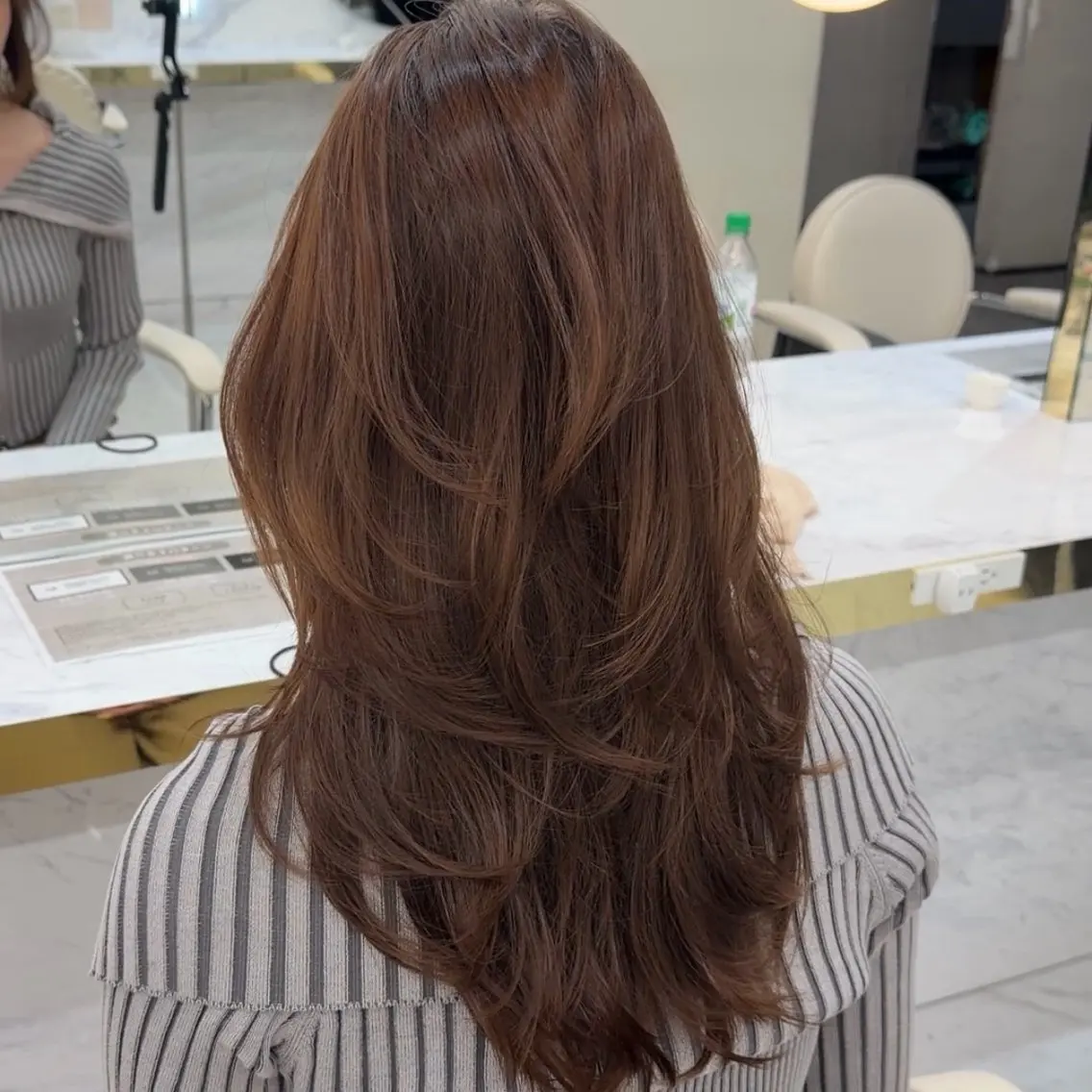 セミロング カラー ヘアアレンジ ブリーチ ブラウンカラー ダブルカラー ブリーチなしカラー レイヤーカット🤍 RINAのヘアスタイル