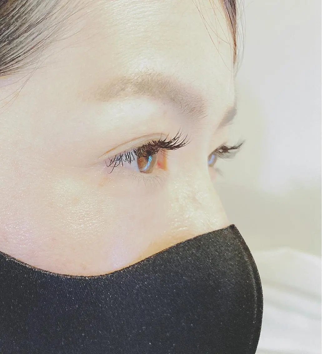 【11周年記念特別価格】はじめてマツエクされる方にオススメ・ナチュラル自然なマツエク80本(片目40本)の写真