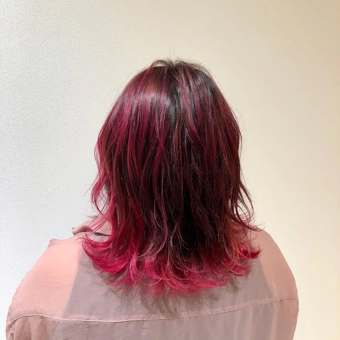 セミロング カラー バレイヤージュ ピンクカラー レイヤーカット ✨髪質改善🎨 杉本賢人のヘアスタイル