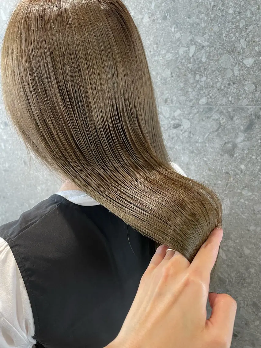 セミロング カラー トリートメント カット ヘアカラー トリートメント 山下 千明のヘアスタイル