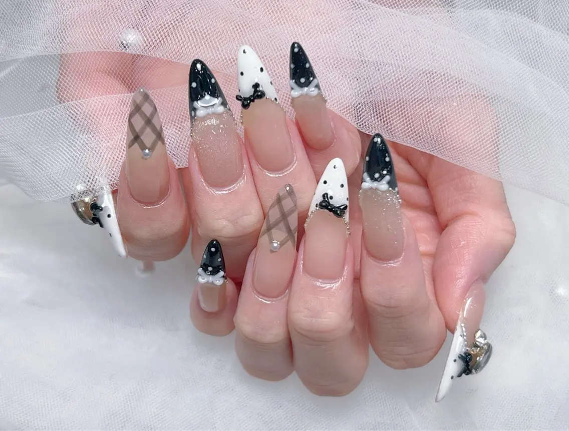 ネイル アートネイル オーロラネイル チークネイル 長さ出し フットネイル Miya _nailのネイルデザイン
