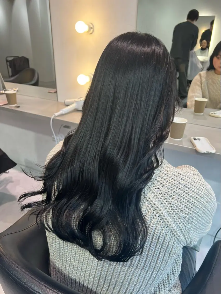セミロング 韓国風ヘア ヘアカラー VISION 巻幡野花のヘアスタイル