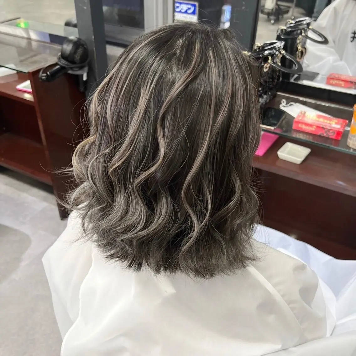 セミロング カラー シールエクステ ハイトーンカラー エクステ シールエクステ特化 ハイトーン、NANAのヘアスタイル