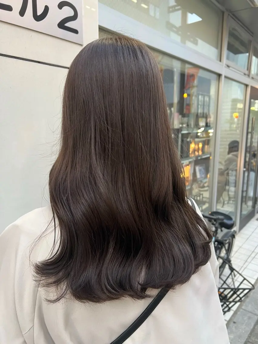 ロング カラー ベージュカラー オリーブベージュ ヘアカラー トリートメント 石野 友唯のヘアスタイル