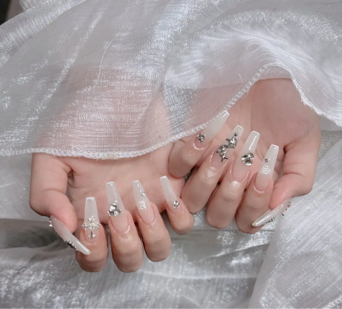 ネイル フレンチネイル ジェルネイル ガラスフレンチ ハロウィン ハート ハンドネイル H.baby Nail Salonのネイルデザイン