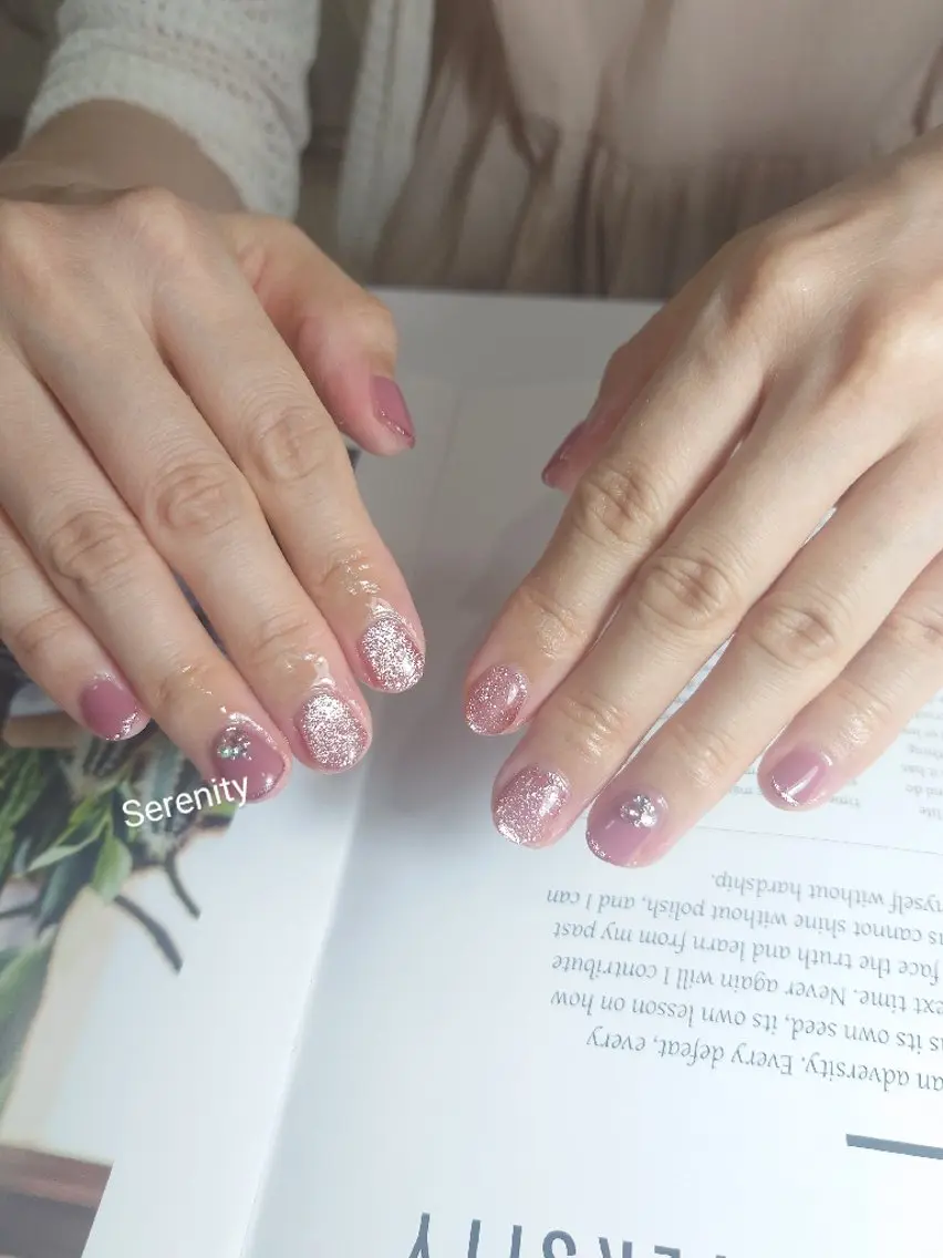 ネイル フラッシュネイル フラッシュマグ キラキラネイル ストーンネイル ハンドネイル nail  serenityのネイルデザイン