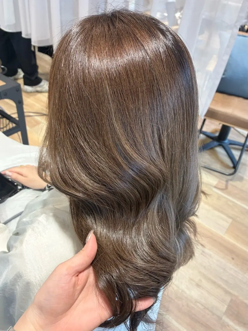 セミロング 横山 麻衣子のヘアスタイル