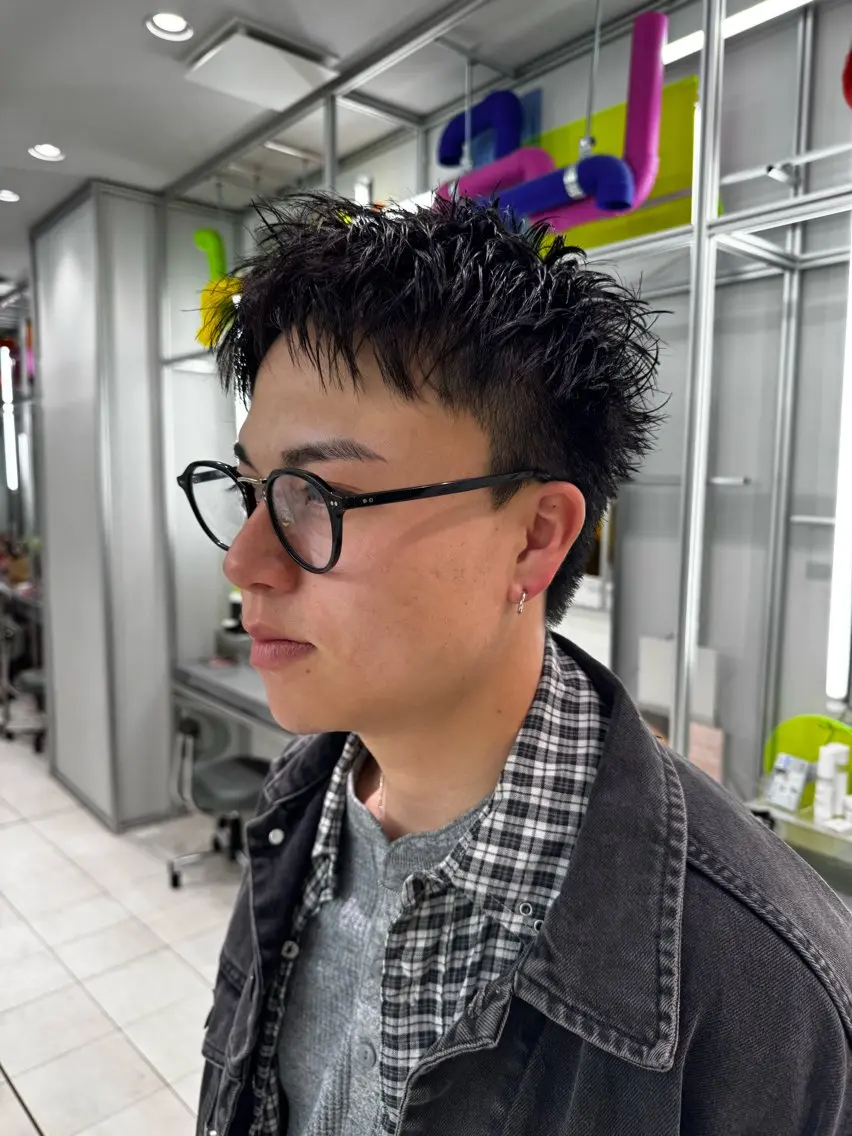 ショート メンズ メンズブリーチ メンズハイトーン スパイキーショート 刈り上げ メンズベリーショート 増井 歩夢のヘアスタイル