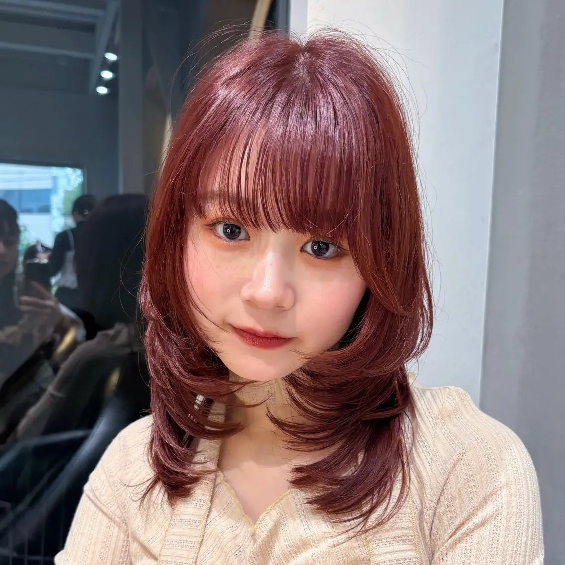 ミディアム デート レイヤーカット 小顔カット カット ヘアカラー トリートメント 🤍aimi🤍 ウルフ/韓国ヘアのヘアスタイル