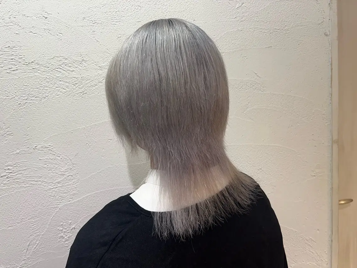 ミディアム カラー ブリーチ ハイトーンカラー シルバー ヘアカラー トリートメント ブリーチ/髪質改善 店長 板垣智大のヘアスタイル