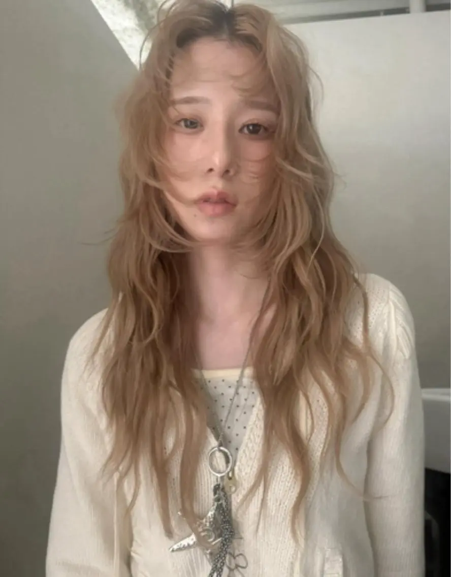 ロング カラー 山田 麻椰のヘアスタイル