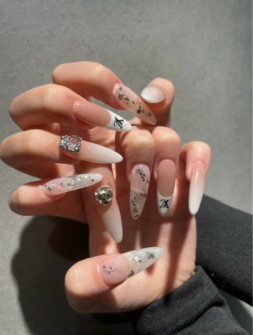 ネイル I-nailロング /ワンホン/キラキラのネイルデザイン