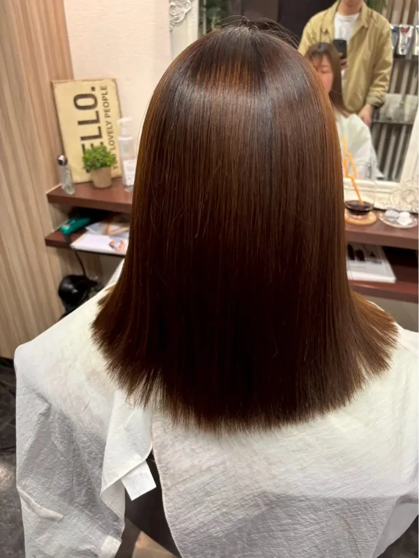 セミロング カラー ブラウンカラー ダークブラウン イルミナカラー ヘアカラー 脇部 亜梨沙のヘアスタイル