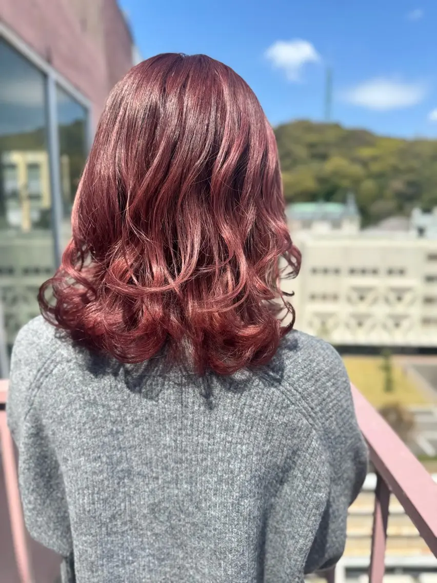 ミディアム カラー ピンクカラー カット ヘアカラー トリートメント Viage （ビアージュ）のヘアスタイル