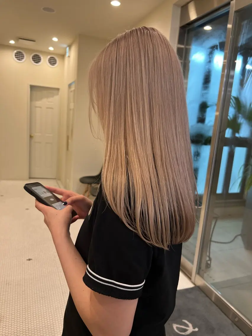 ロング カラー ブリーチ ハイトーンカラー カット ヘアカラー トリートメント 抜きっぱなしブロンド /ハイトーン/カナタのヘアスタイル