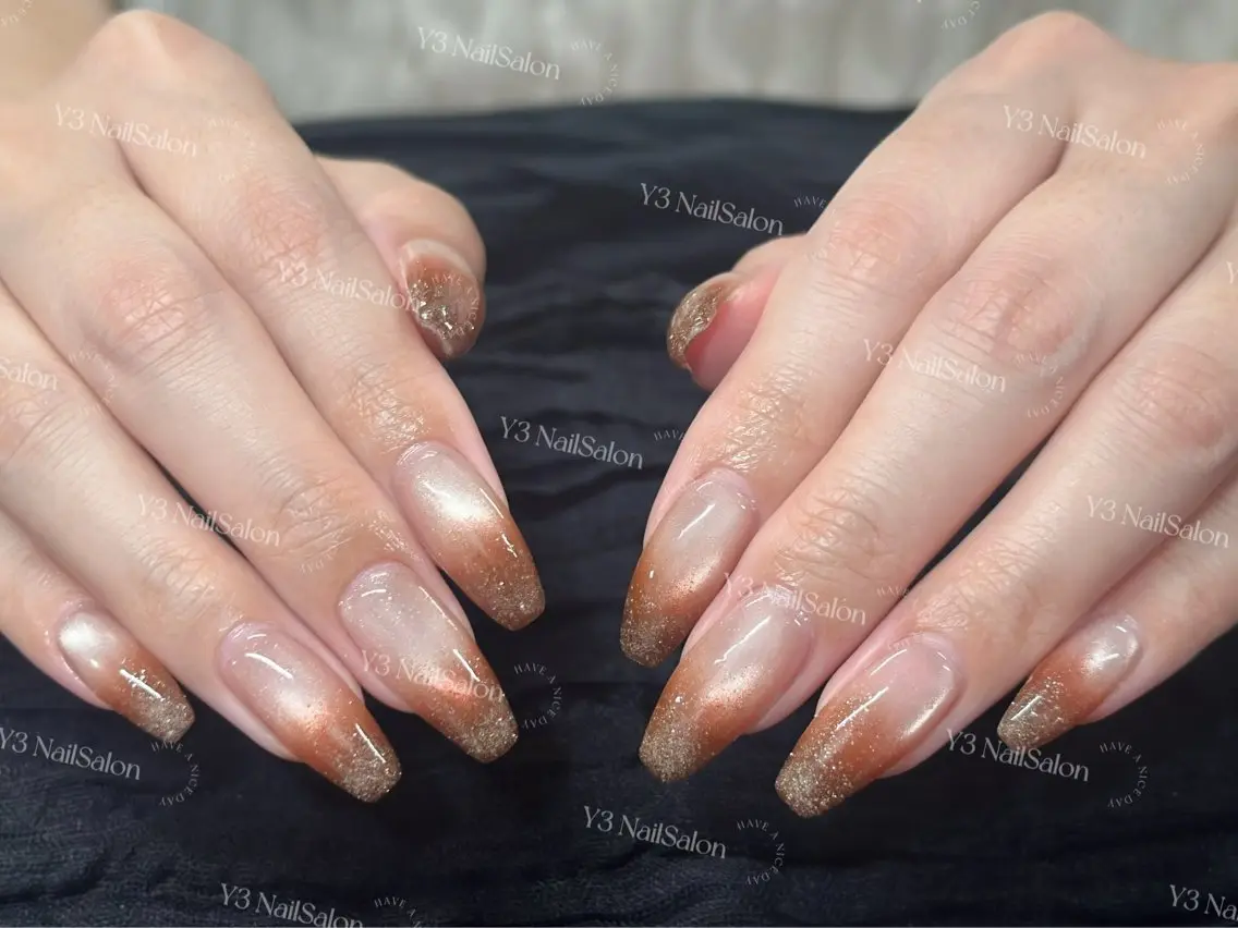 ネイル ブラウン ジェルネイル グラデーション ラメ(グリッター) オフィスネイル ハンドネイル Y3 NailSalonのネイルデザイン