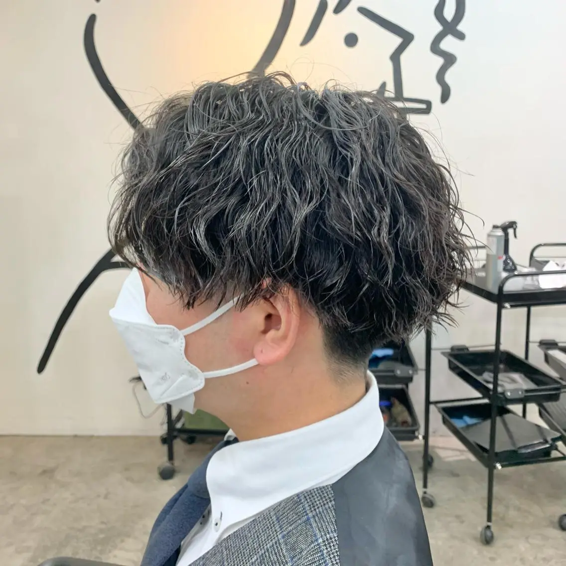 ショート パーマ メンズ センターパート 刈り上げ カット パーマ メンズ特化美容師/ 藤戸 椋のヘアスタイル