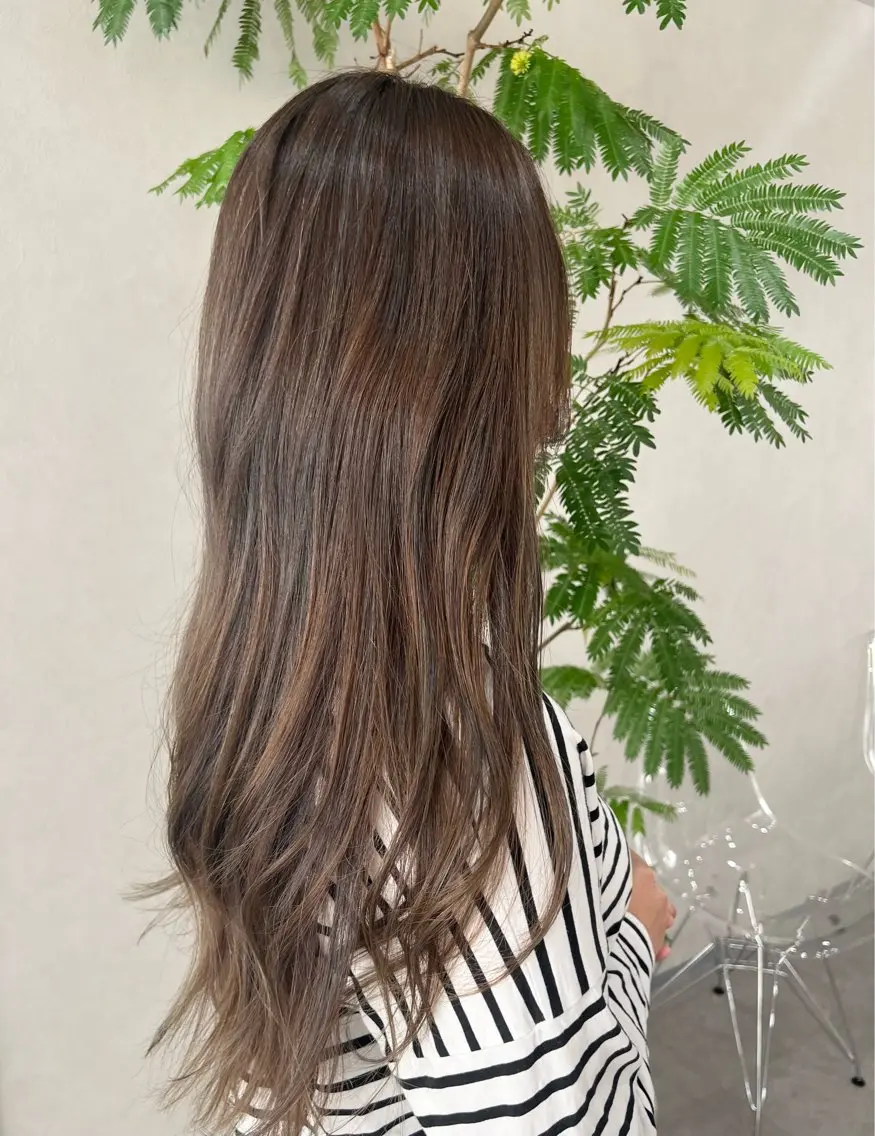 ロング アッシュ 顔まわりレイヤー ハイライト レイヤーカット カット ヘアカラー トリートメント 艶ボブ🤎ボブパーマ 透明感カラー\メンズのヘアスタイル