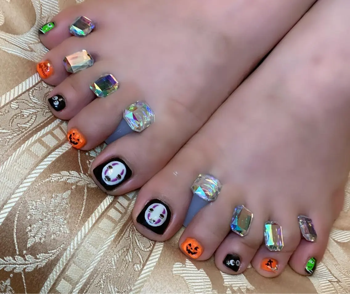 ネイル アニマル柄 アートネイル フットネイル ハロウィン ニュアンスネイル x.1.0.nail ♡Cのネイルデザイン