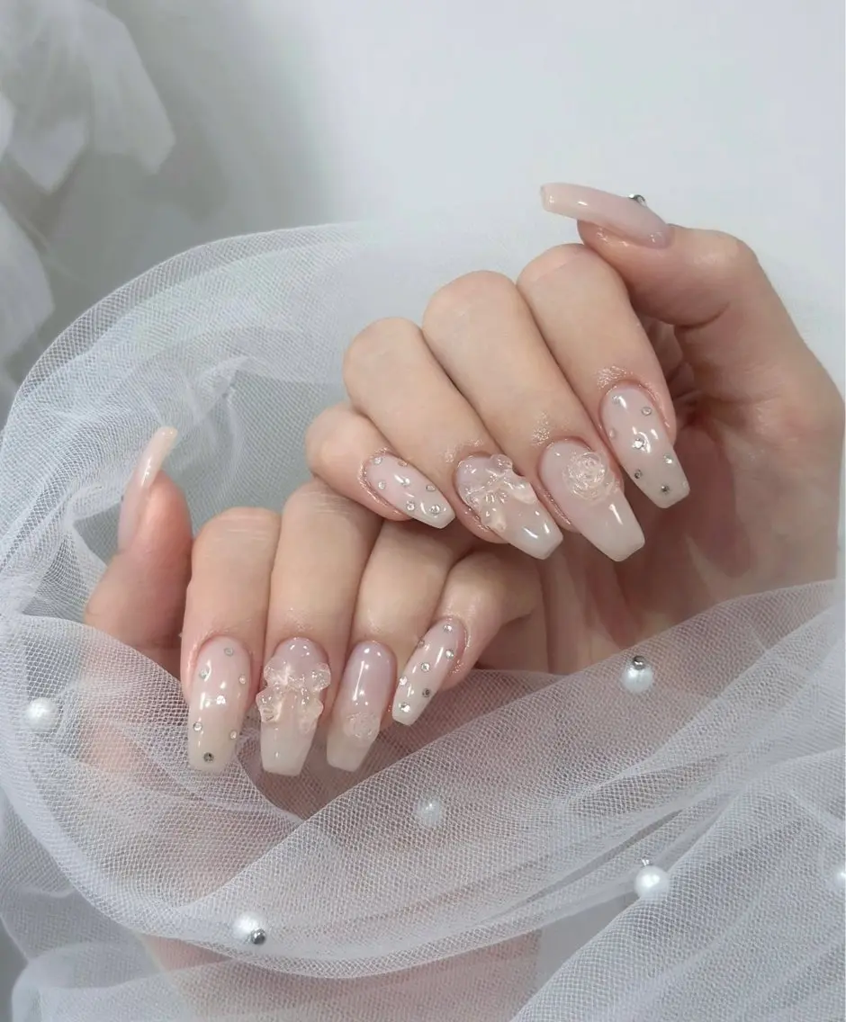 ネイル キラキラネイル マグネットネイル ミラーネイル ニュアンスネイル 春ネイル ハンドネイル Lyna 池袋のネイルデザイン
